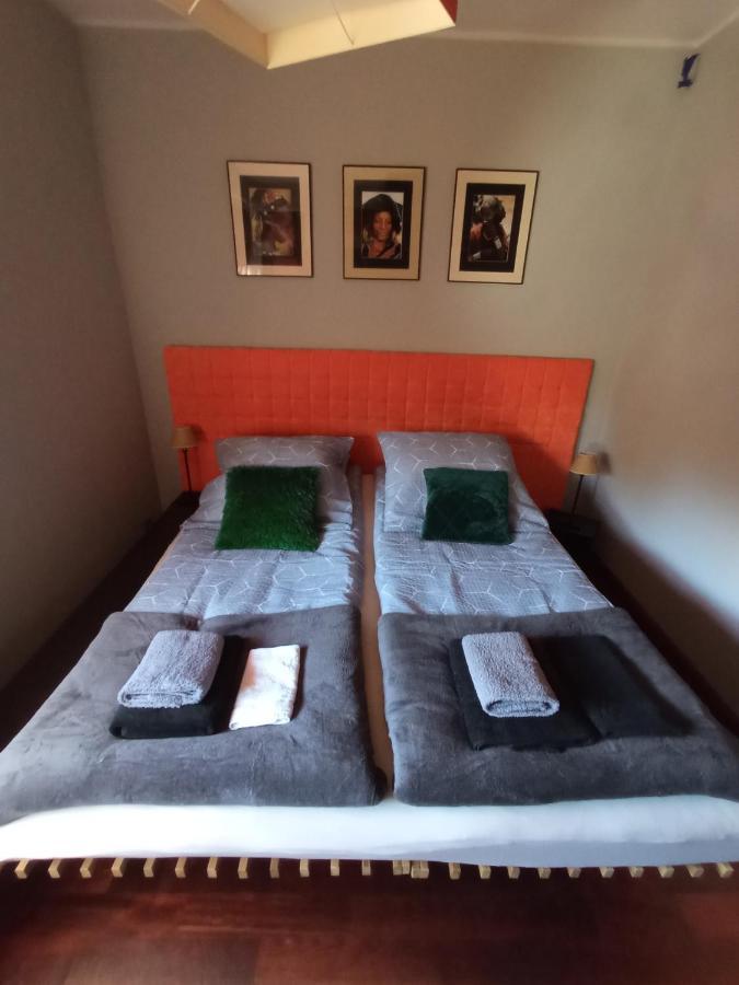 Niewielki Pokoj Jedno Lub Dwuosobowy W Duzym Mieszkaniu W Gdansk Wrzeszcz Ul Smoluchowskiego Kolo Akademii Medycznej - Cooliving Luaran gambar
